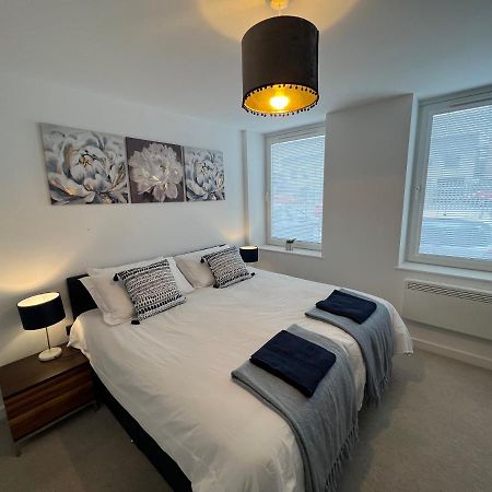 Modern 2 Bedroom Apt Sleeps 6 - Near Gloucester Zewnętrze zdjęcie