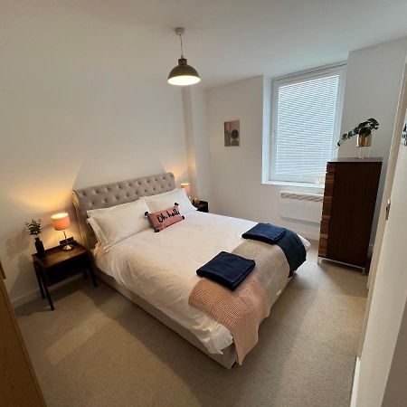 Modern 2 Bedroom Apt Sleeps 6 - Near Gloucester Zewnętrze zdjęcie