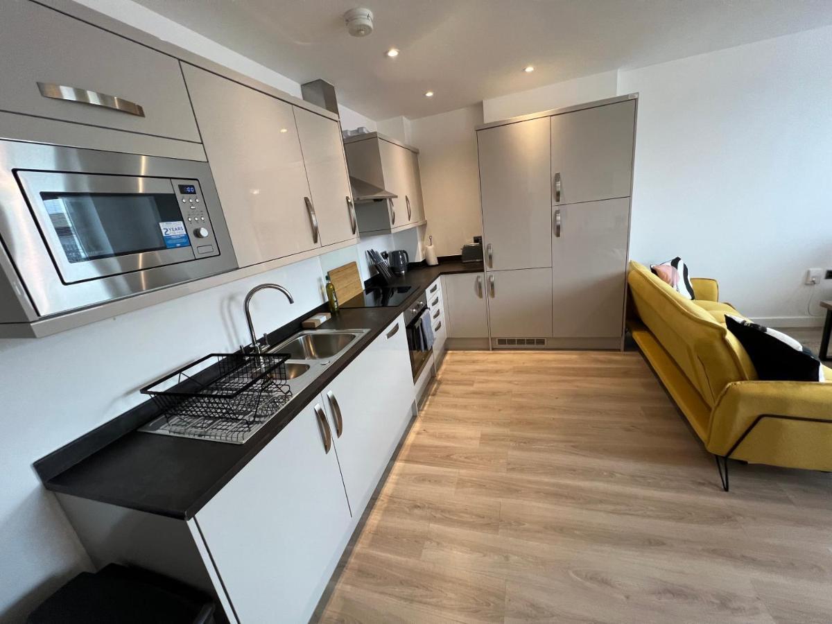 Modern 2 Bedroom Apt Sleeps 6 - Near Gloucester Zewnętrze zdjęcie