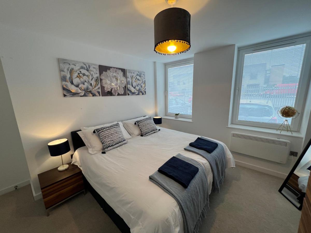 Modern 2 Bedroom Apt Sleeps 6 - Near Gloucester Zewnętrze zdjęcie