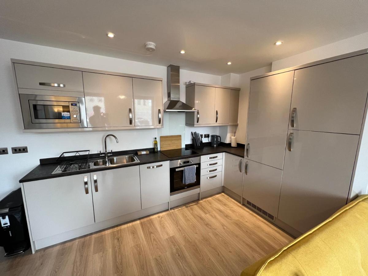 Modern 2 Bedroom Apt Sleeps 6 - Near Gloucester Zewnętrze zdjęcie