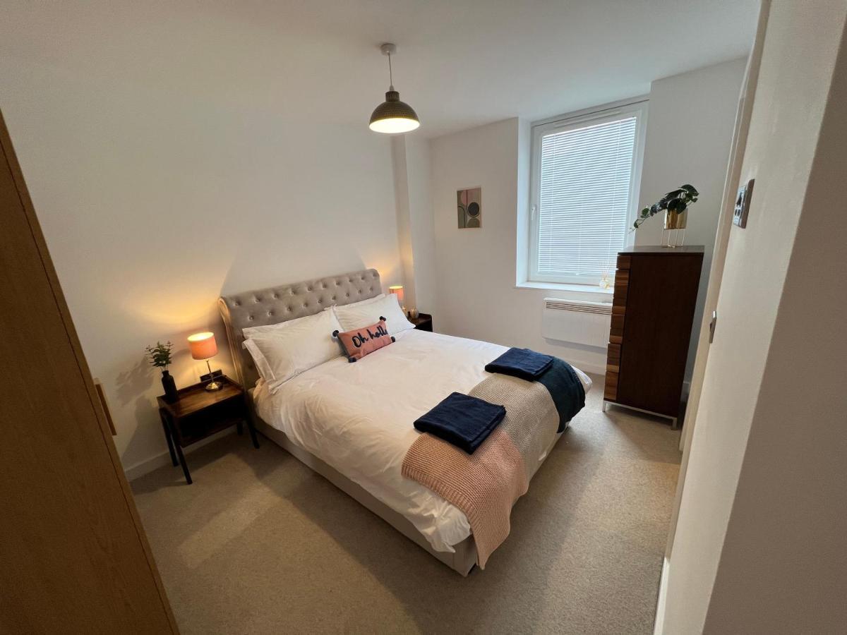 Modern 2 Bedroom Apt Sleeps 6 - Near Gloucester Zewnętrze zdjęcie