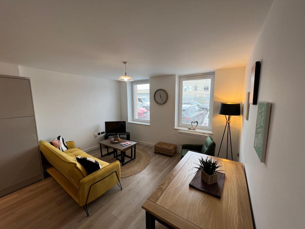 Modern 2 Bedroom Apt Sleeps 6 - Near Gloucester Zewnętrze zdjęcie