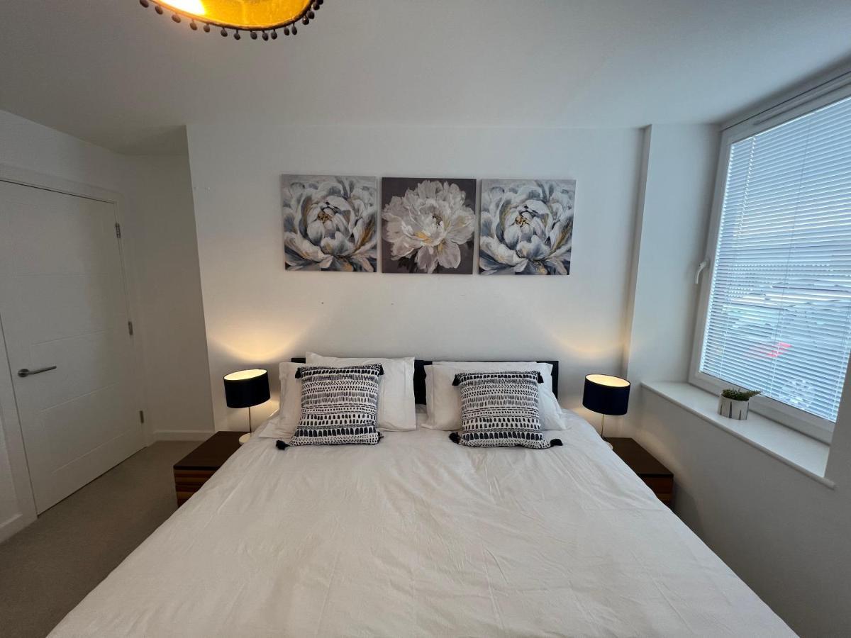 Modern 2 Bedroom Apt Sleeps 6 - Near Gloucester Zewnętrze zdjęcie